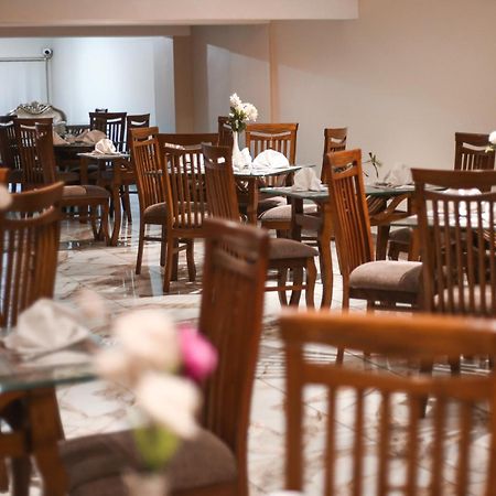 Hotel Pearl Inn Karachi Buitenkant foto