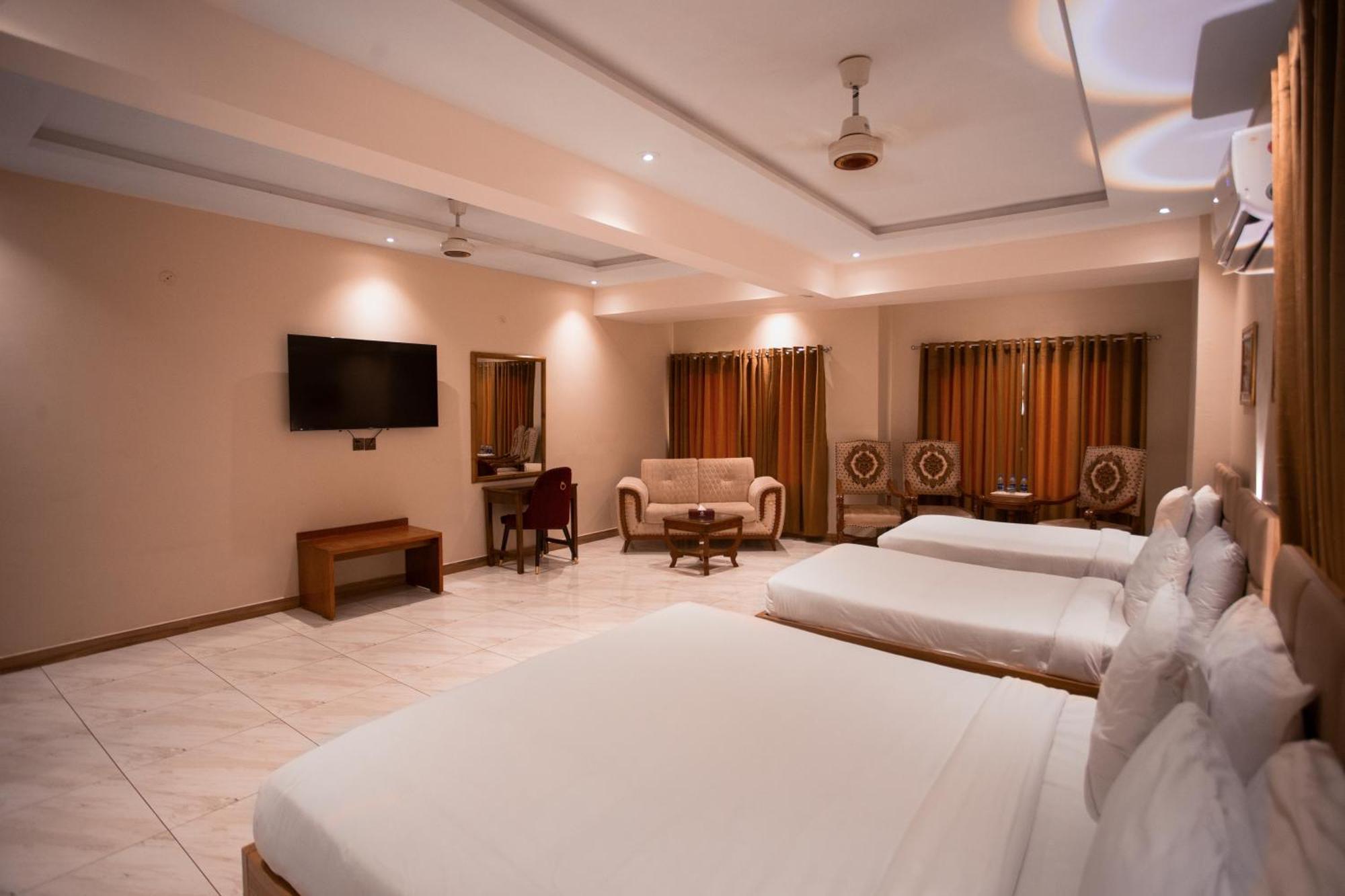 Hotel Pearl Inn Karachi Buitenkant foto