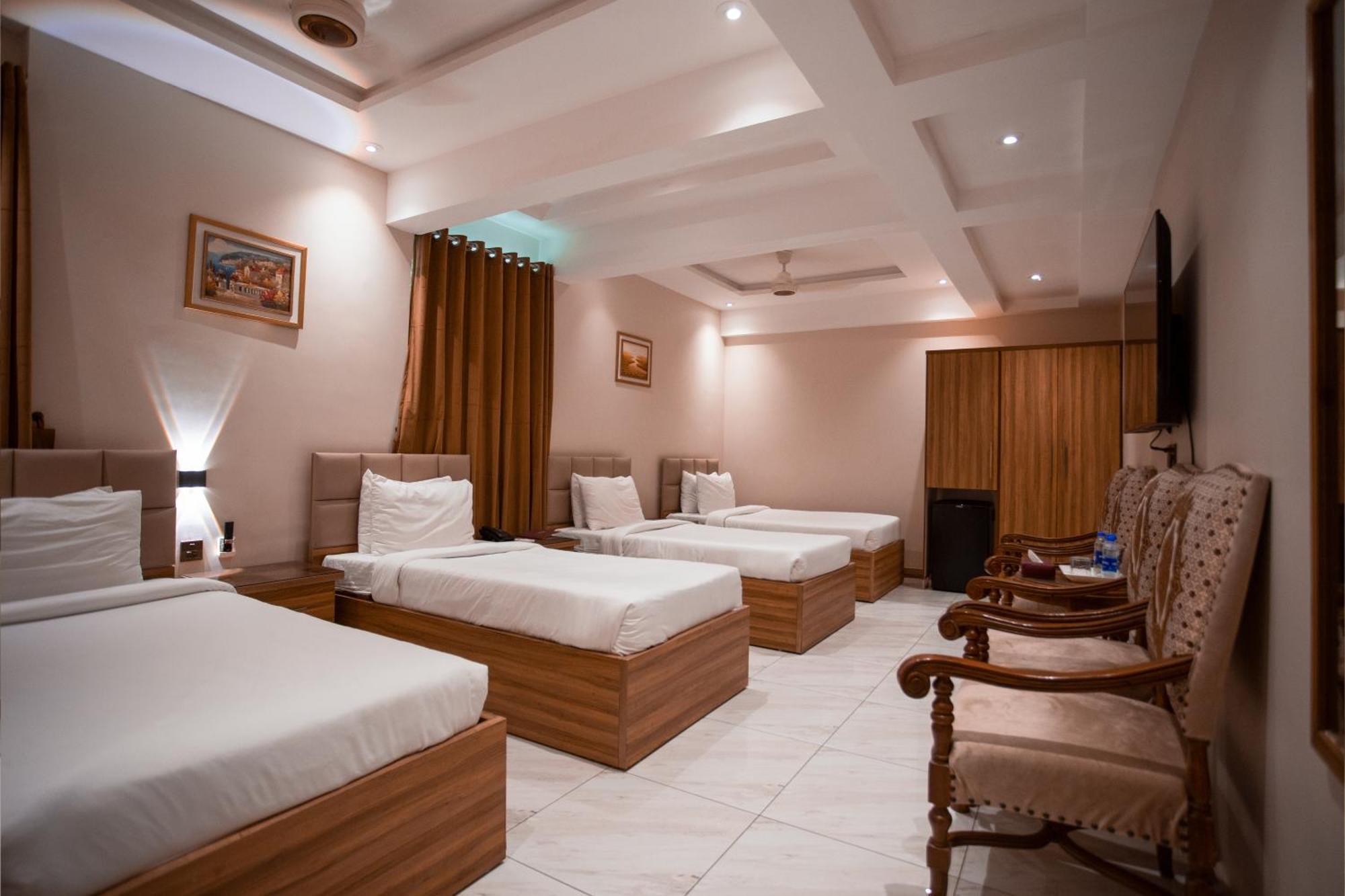Hotel Pearl Inn Karachi Buitenkant foto