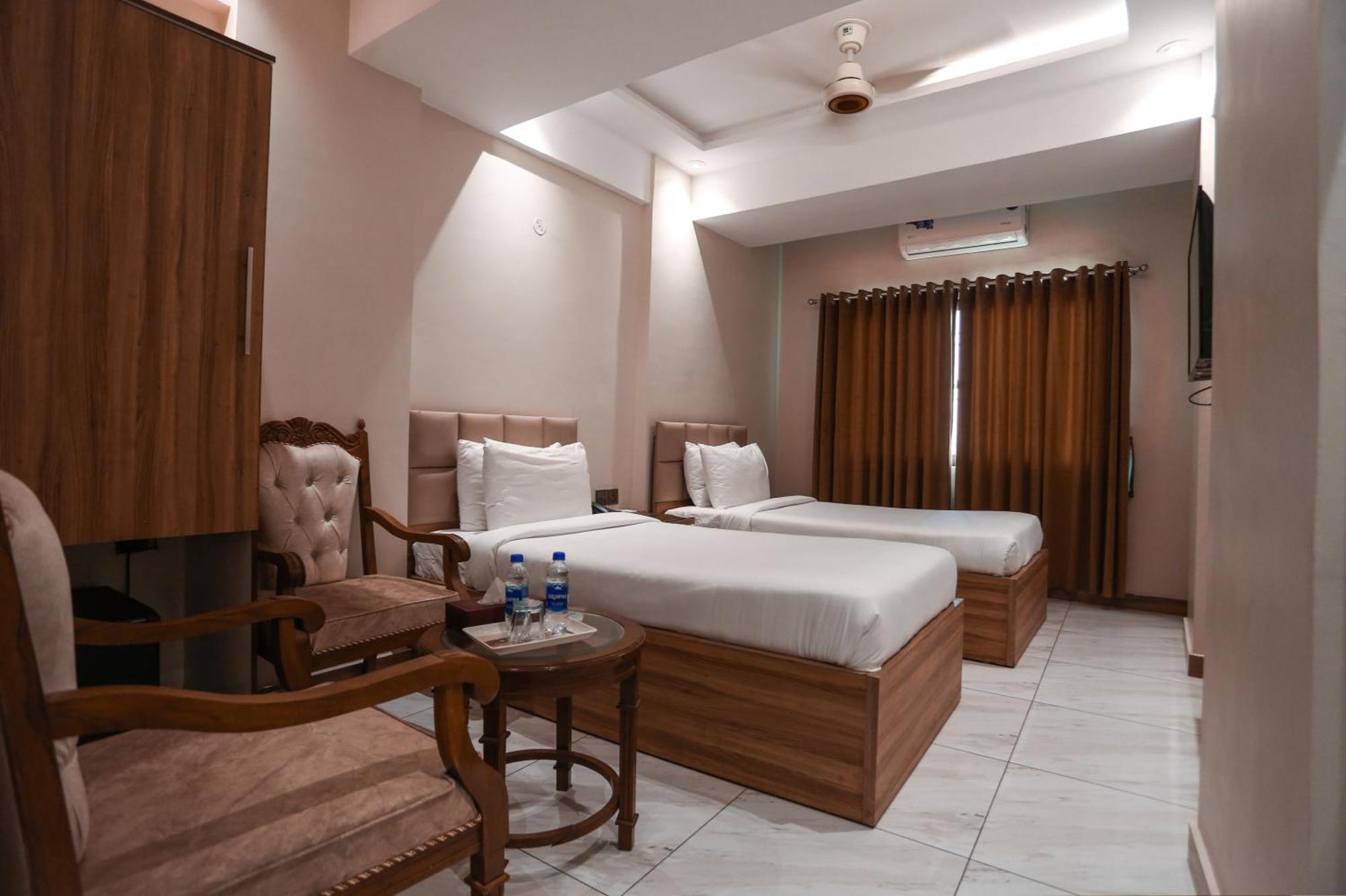 Hotel Pearl Inn Karachi Buitenkant foto